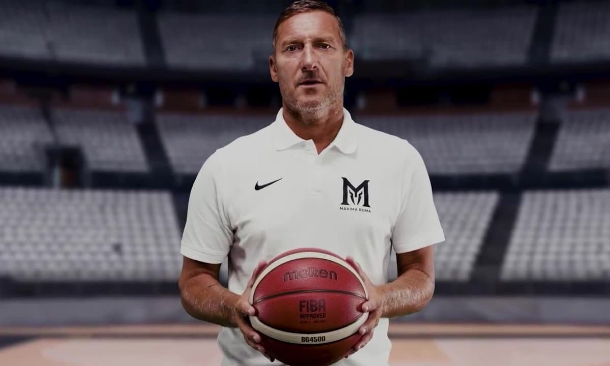 « Je voulais relever un nouveau défi » : la légende italienne Francesco Totti se met au basket !