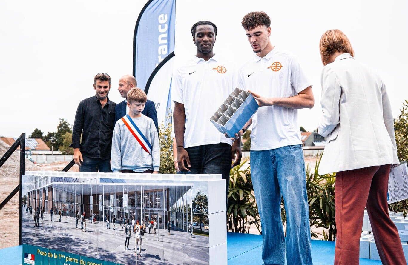 La première pierre du nouveau Sportica posée à Gravelines, près de trois ans après l'incendie