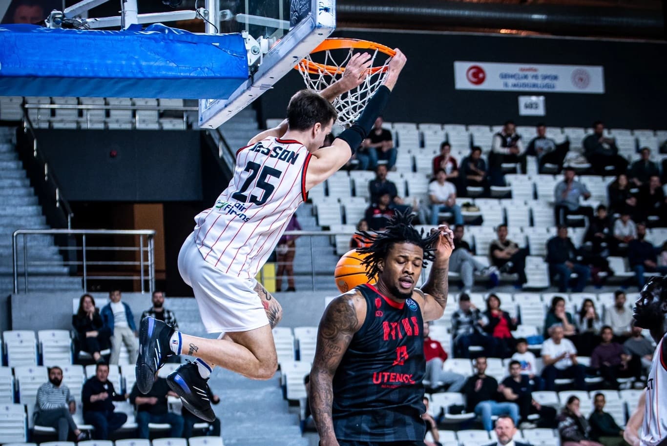 Hugo Besson (22 points) maintient Manisa en vie en BCL