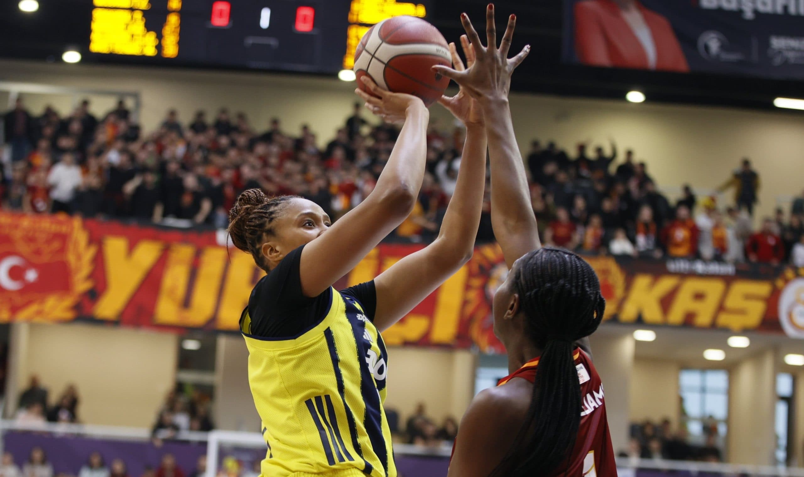 Gabby Williams et Iliana Rupert sacrées en Coupe de Turquie avec le Fenerbahçe