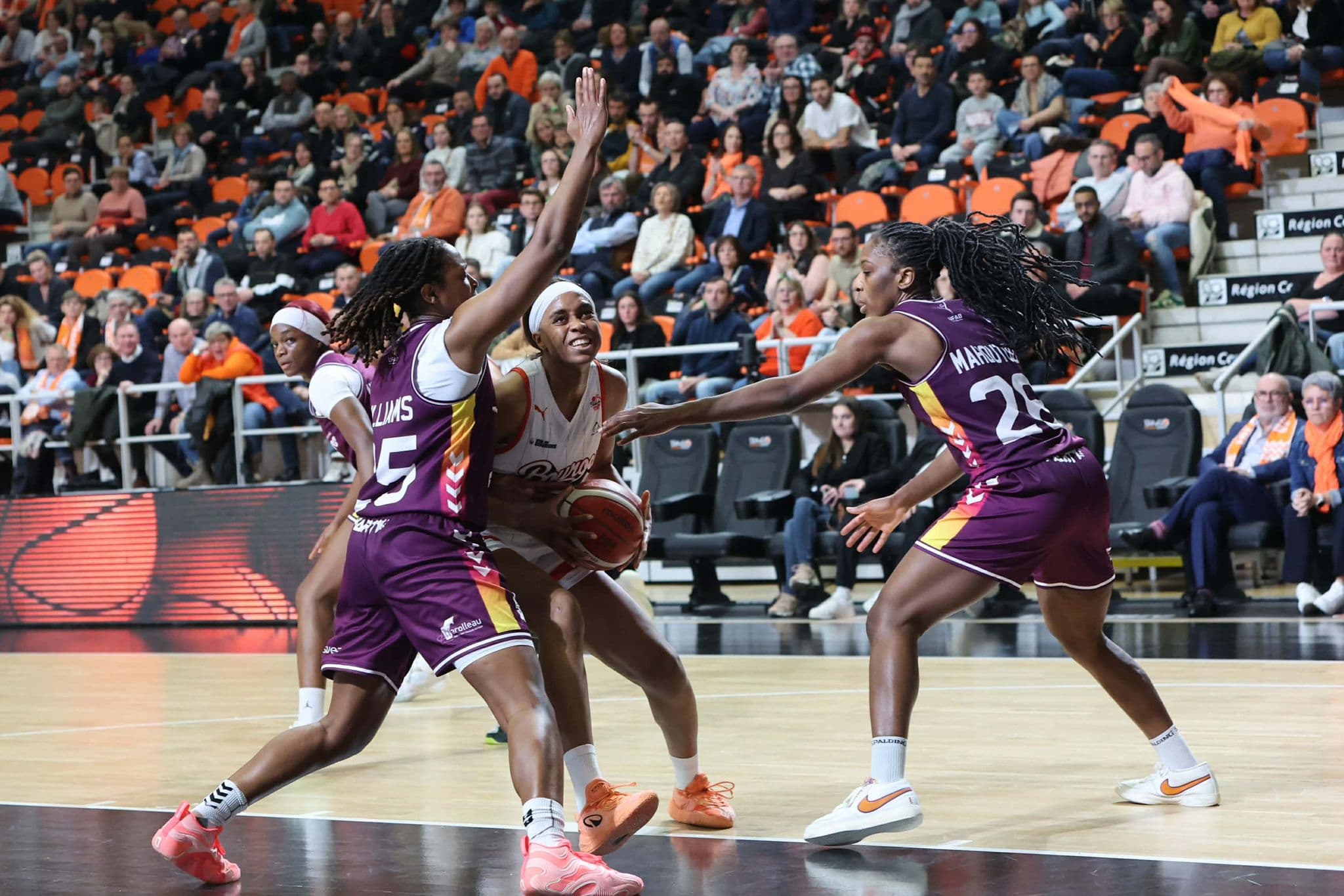 Basket Landes élimine le champion en titre, Bourges et Villeneuve-d’Ascq font respecter leur rang