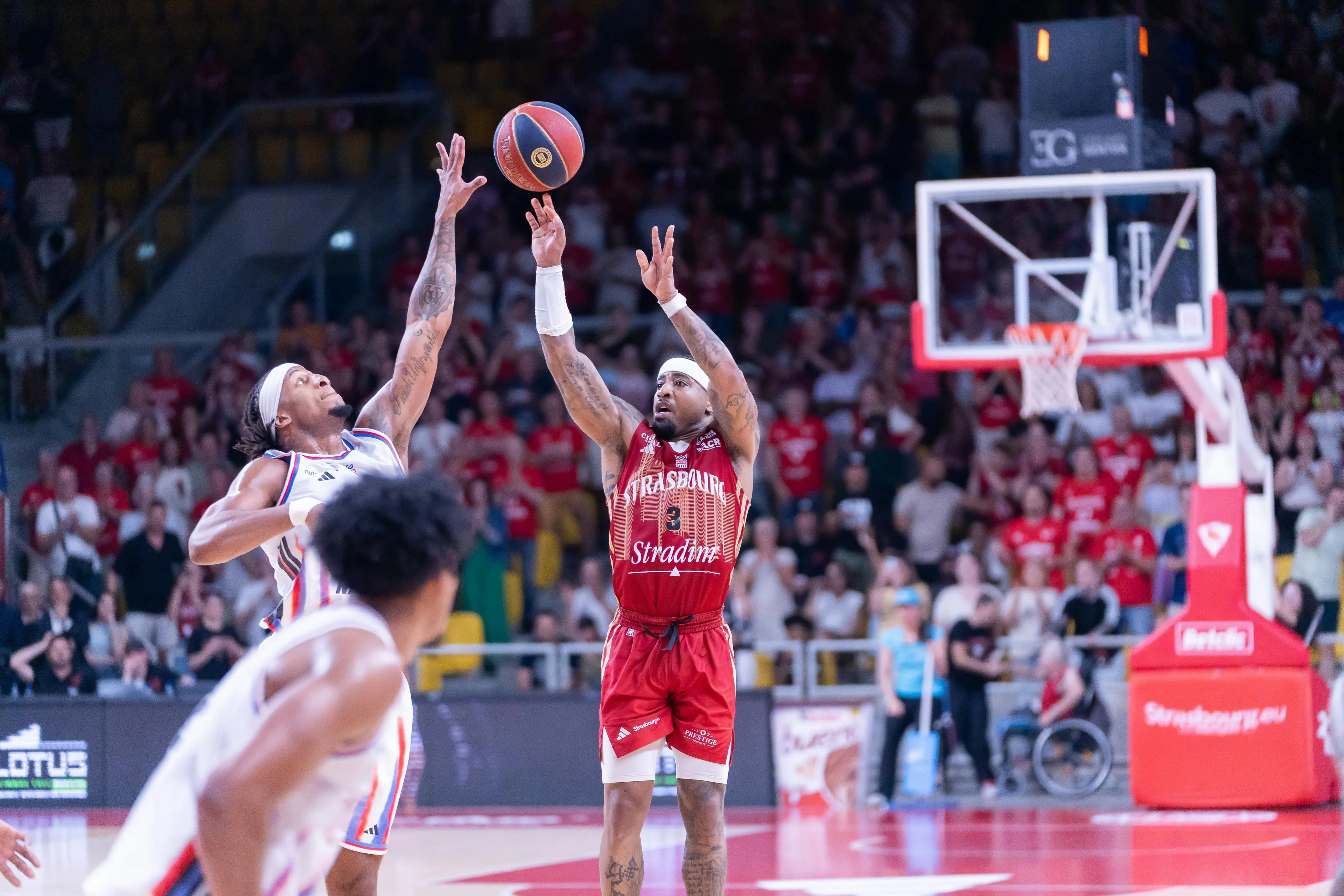 Strasbourg plie mais ne rompt pas : Marcus Keene arrache un match 3 face à Paris !