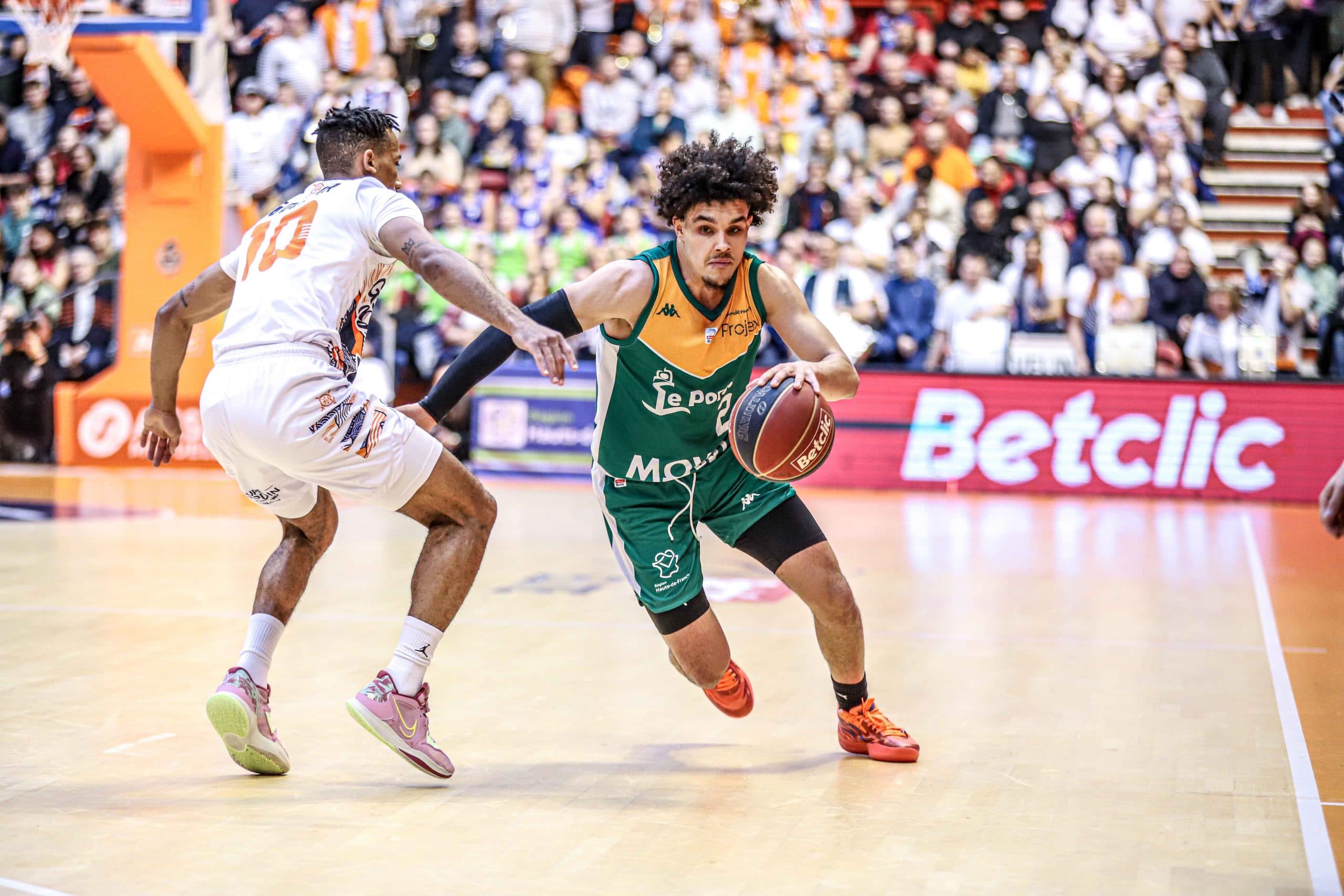 Nadir Hifi élu meilleur joueur du mois de décembre