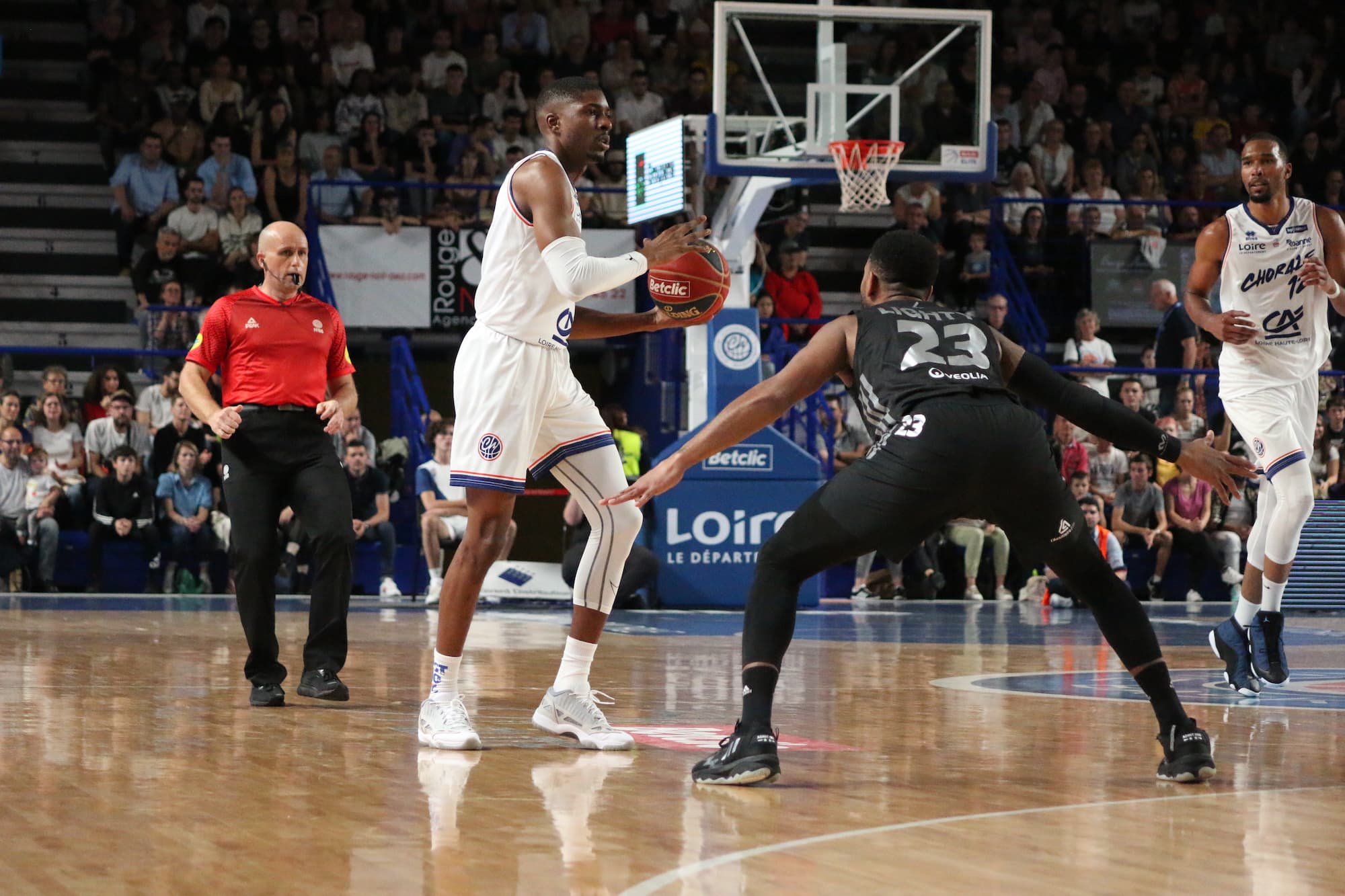 Avec un Ronald March de gala, Roanne s’offre l’ASVEL