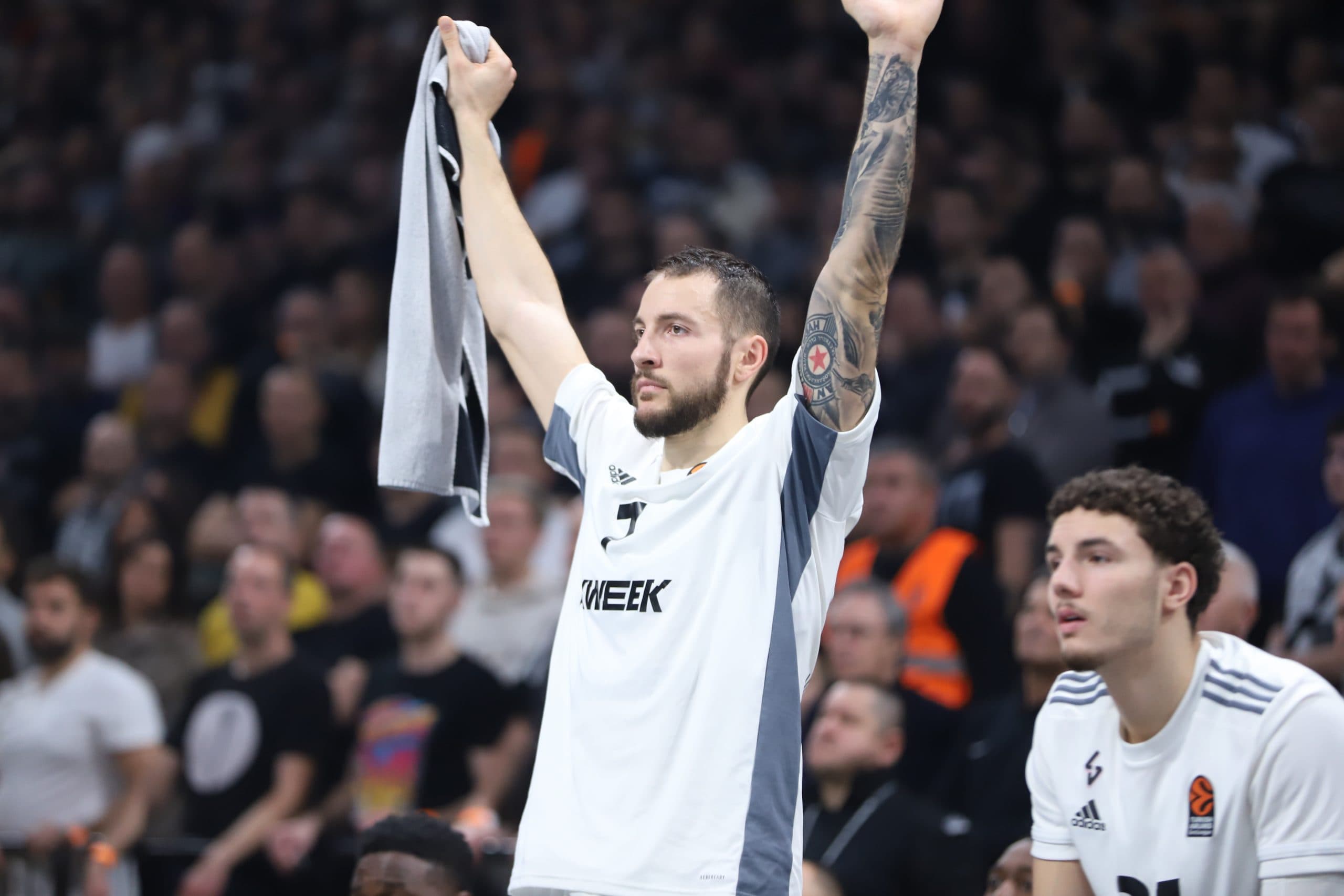Premier capitaine étranger du Partizan, Joffrey Lauvergne honoré pour son retour à Belgrade