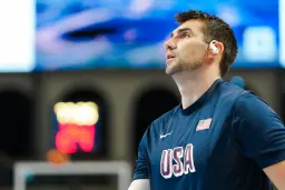 International étasunien, Dakota Mathias veut continuer sa carrière au Paris Basketball malgré un contrat signé en Australie