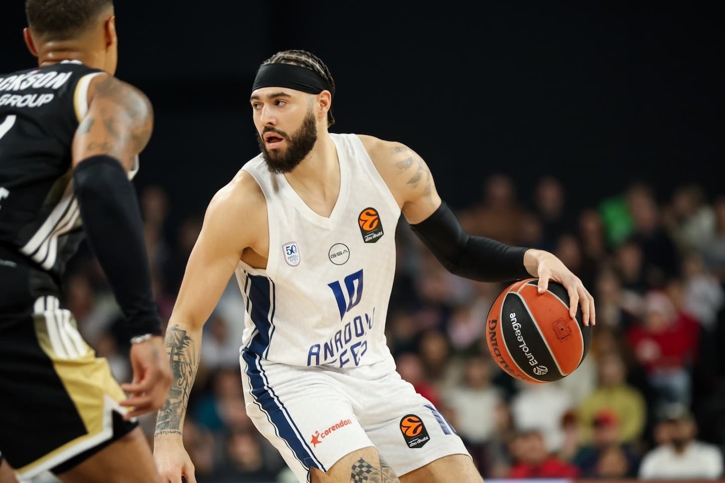 Malgré ses Français, l’Anadolu Efes perd son sixième match de suite, contre Baskonia et TLC