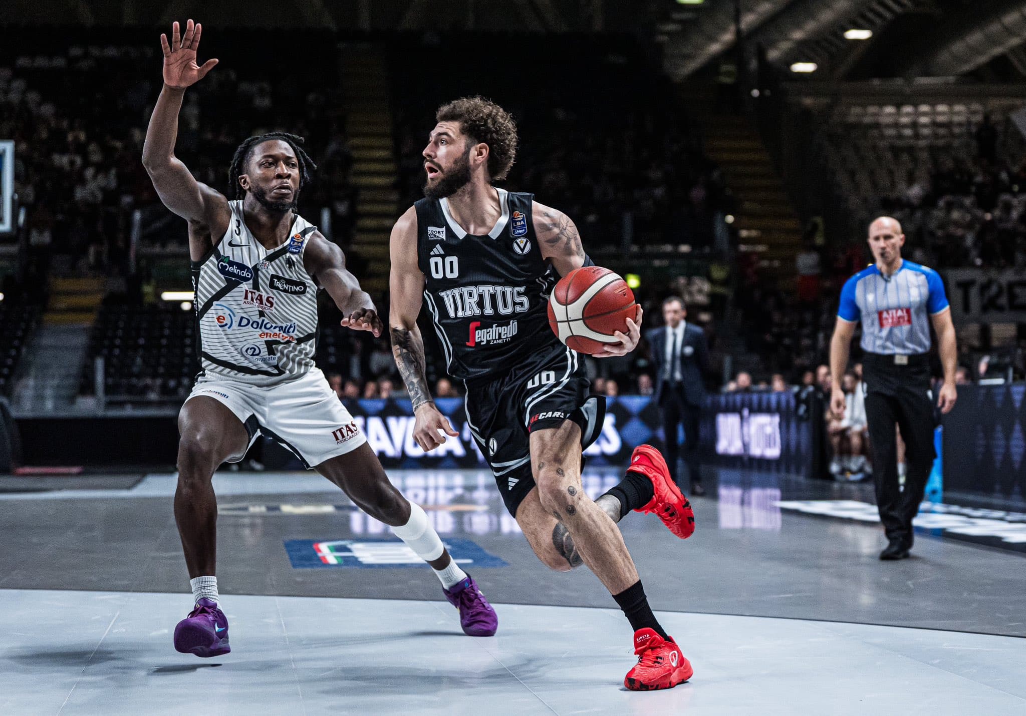 Isaïa Cordinier mène la Virtus Bologne à la victoire dans le choc contre Trente