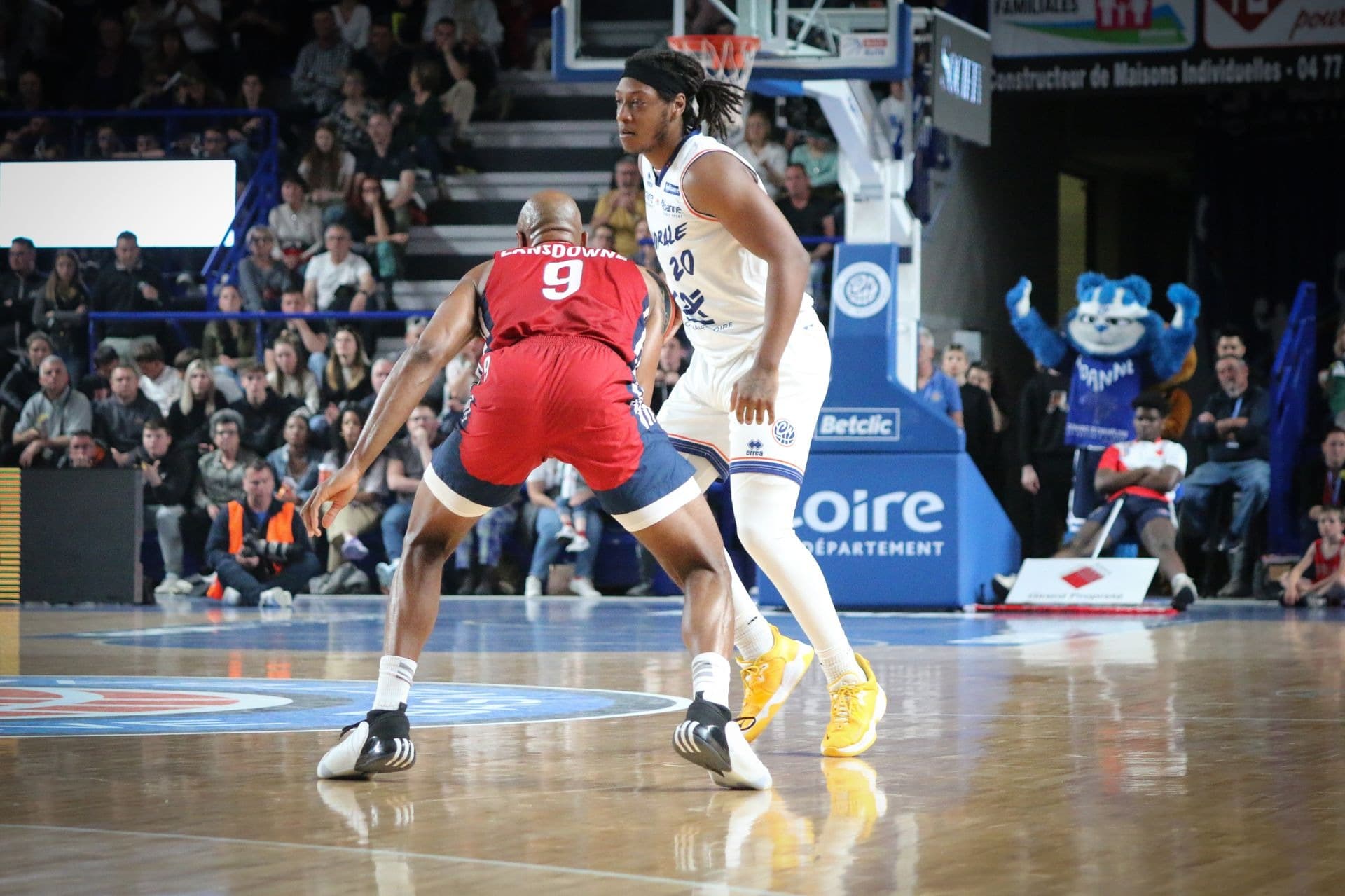 Éphémère Roannais, Isaiah Ross signe au Kosovo