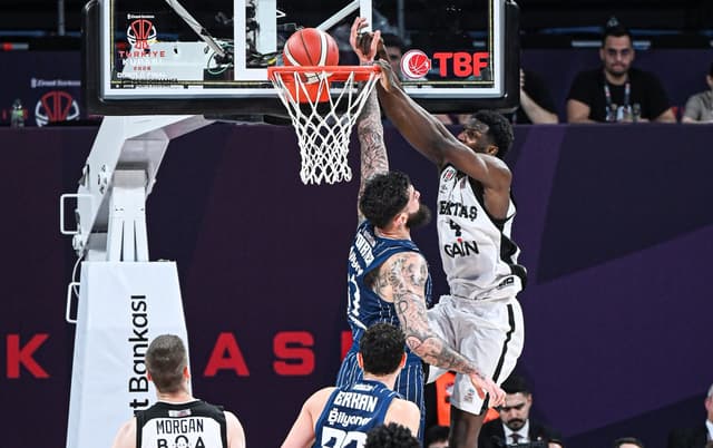 Kamagate prend le dessus sur Poirier et propulse Besiktas en finale