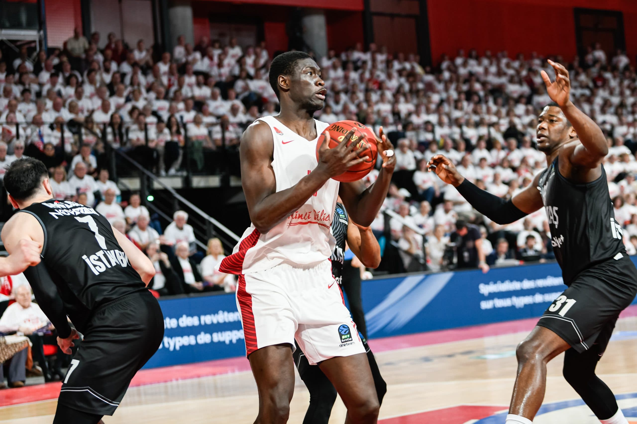 Les excuses de Bodian Massa (Bourg) après son expulsion