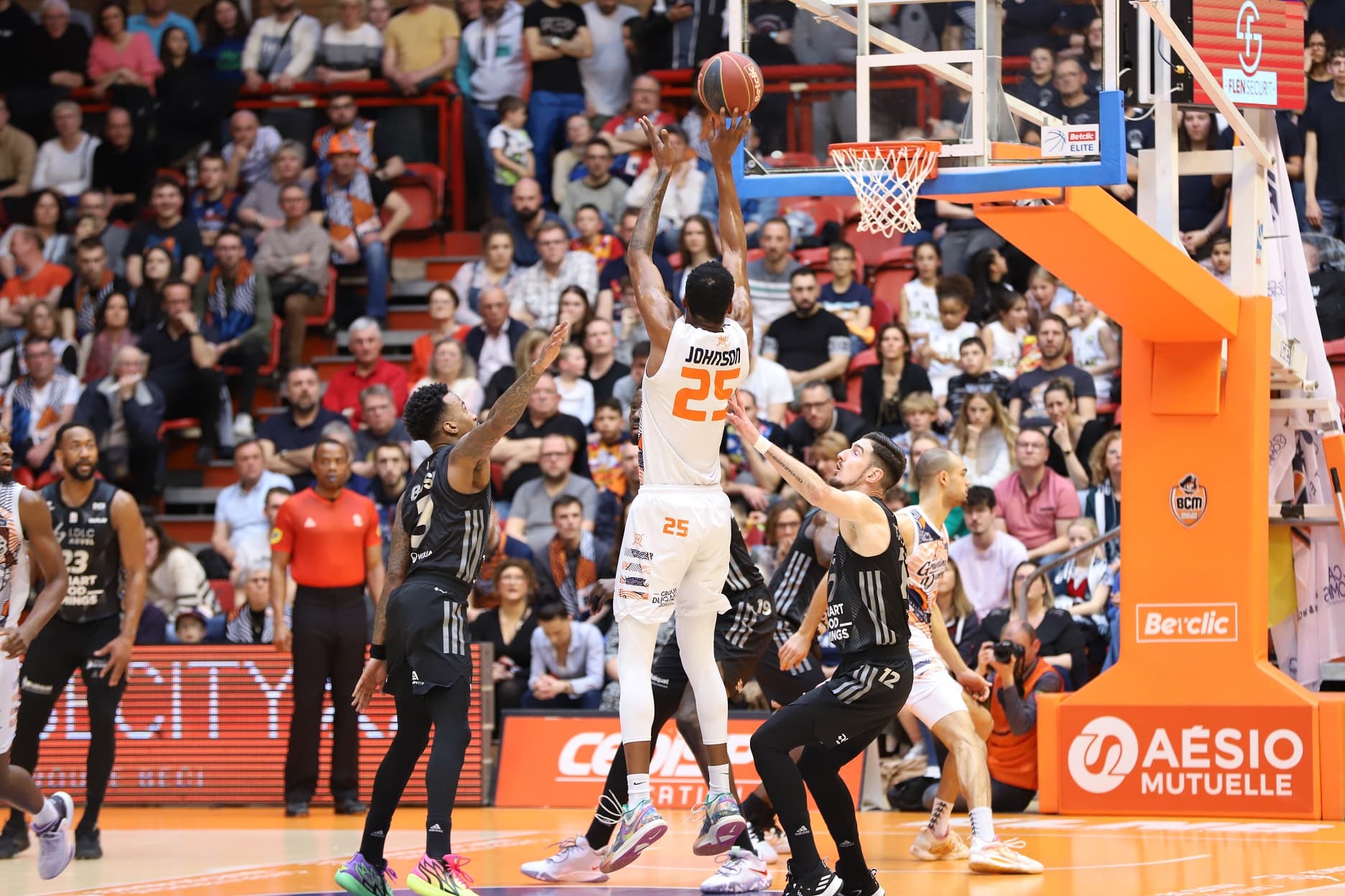Gravelines-Dunkerque fait tomber l’ASVEL et s’approche du Top 8
