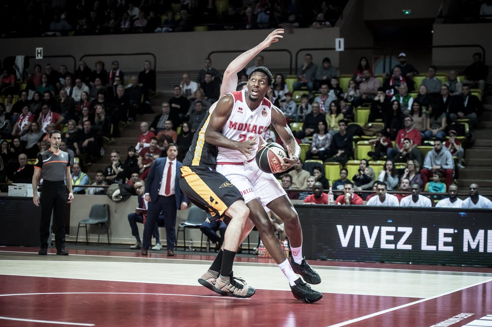 William Howard blessé, Badalone fait venir Jarrod Jones