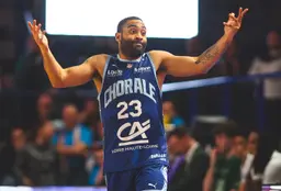 Javon Masters veut faire monter la Chorale de Roanne, sous les ordres de T.J. Parker
