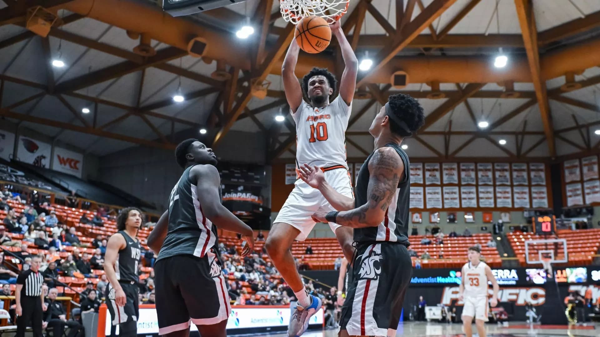 Jazz Gardner donne la victoire à Pacific contre Washington State