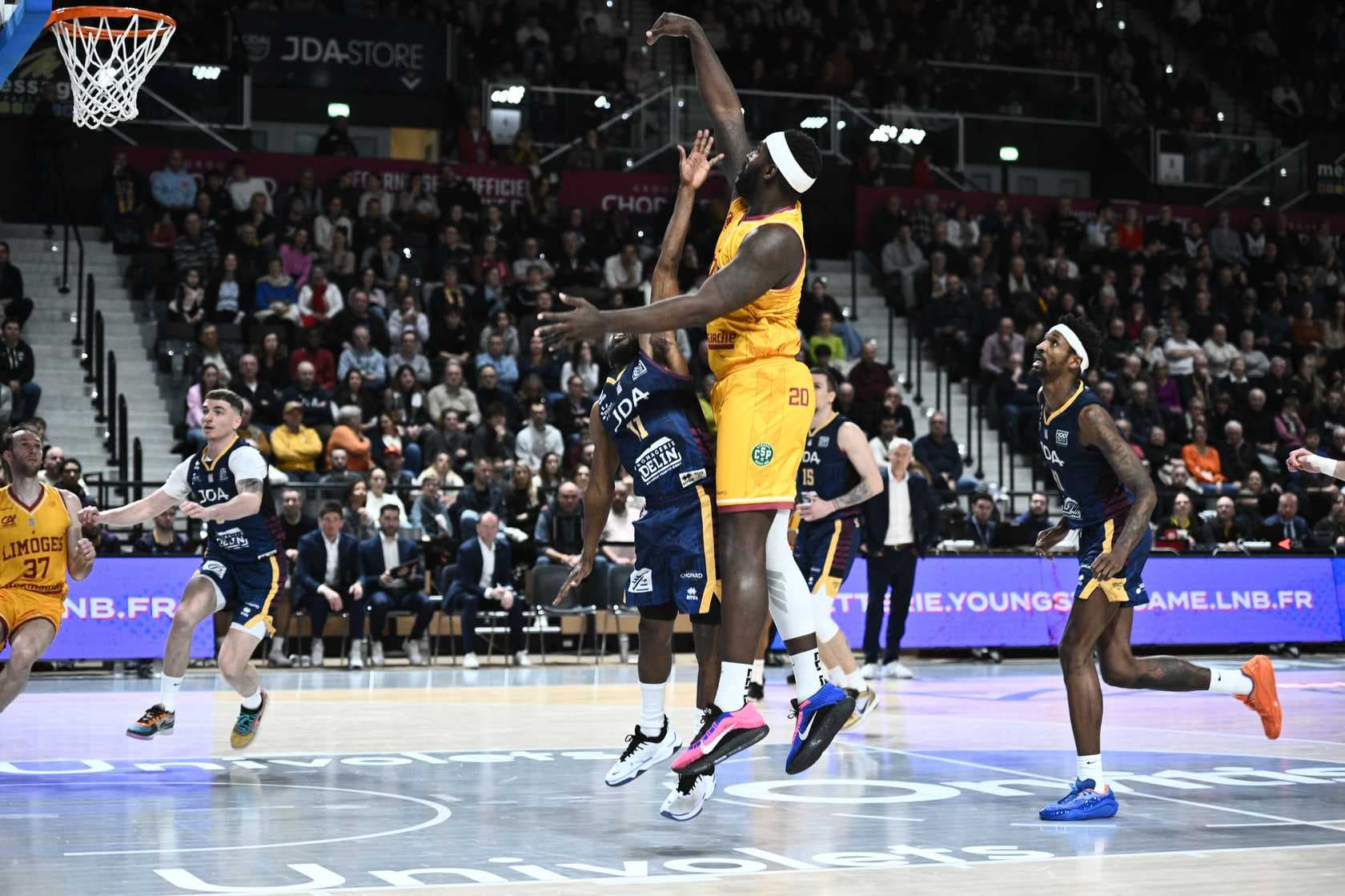 Gavin Ware gâche la Saint-Valentin de son ex avec Limoges, Bourg et Nancy se sabotent face à Strasbourg et l’ASVEL, Boulazac enfonce Le Portel