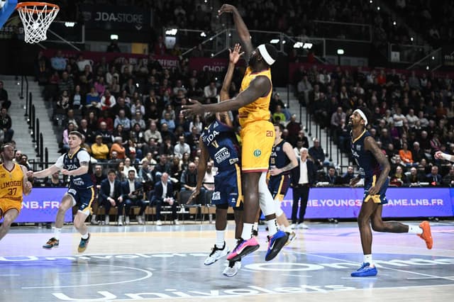 Gavin Ware gâche la Saint-Valentin de son ex avec Limoges, Bourg et Nancy se sabotent face à Strasbourg et l’ASVEL, Boulazac enfonce Le Portel