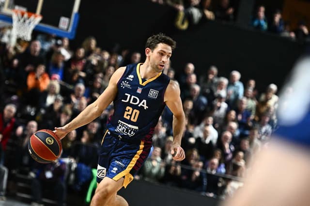 Michael Stockton prolongé par Dijon