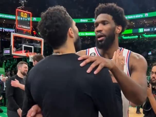 Joel Embiid termine sa saison en eau de boudin