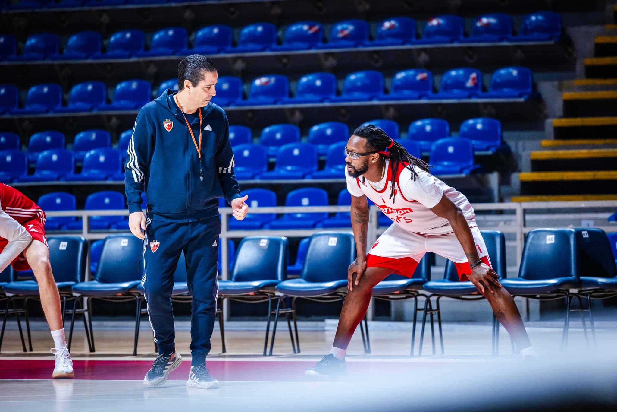 John Brown devra encore patienter pour disputer son premier match avec l’Étoile Rouge de Belgrade