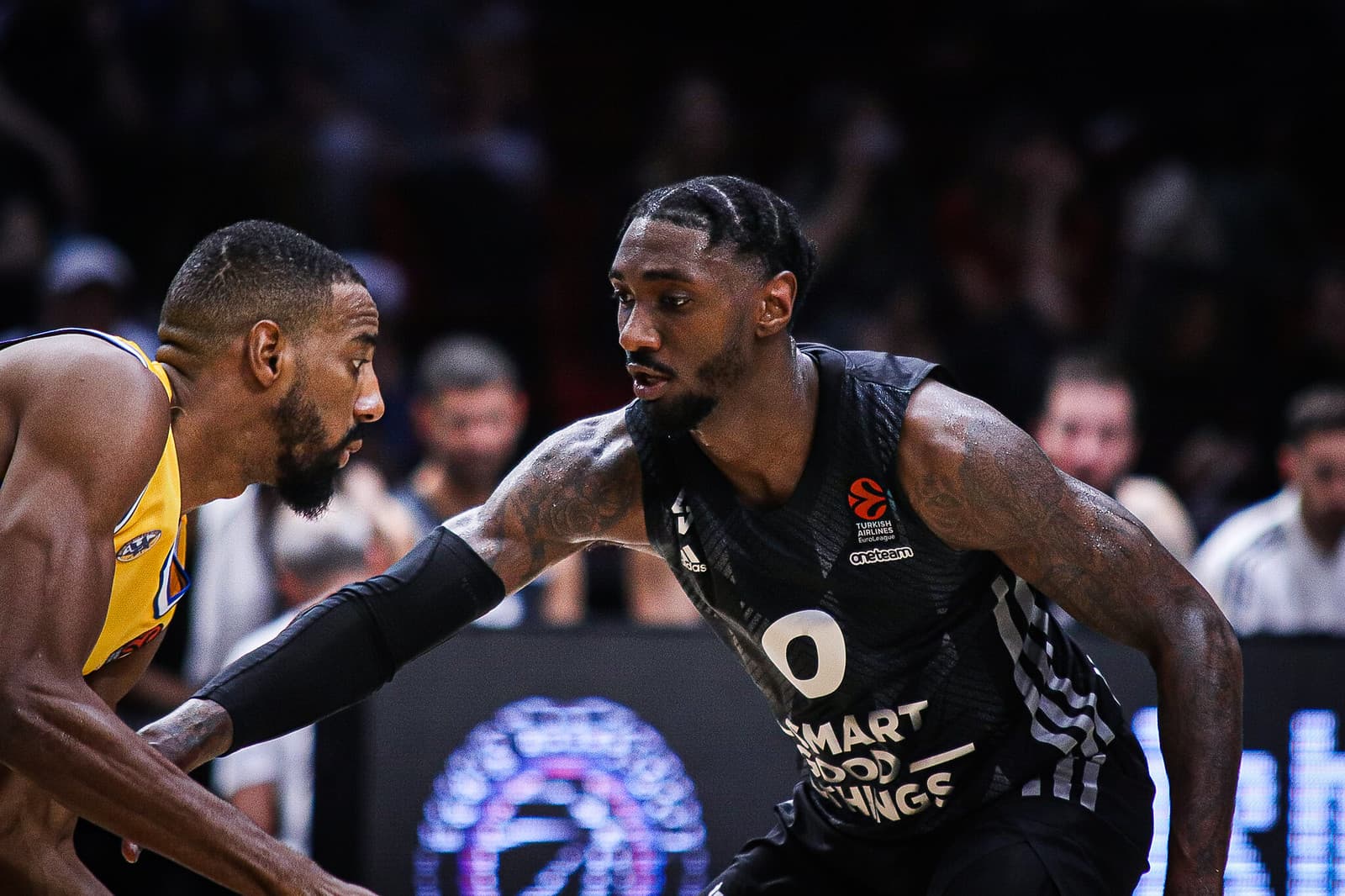 Jonah Mathews absent à Belgrade… après avoir oublié son passeport