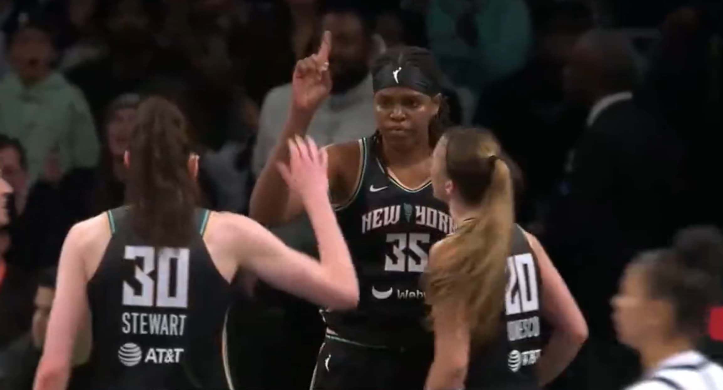 New York et Marine Johannès gagnent leur premier match en finale