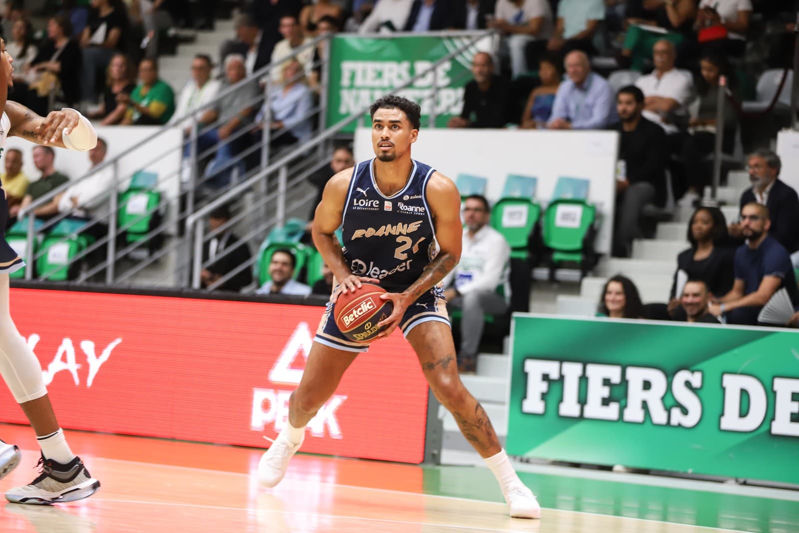 Jordan Tucker en danger à la Chorale de Roanne : Un départ imminent ?