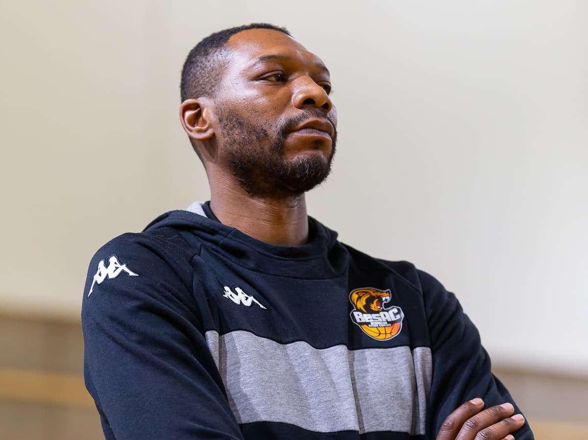 Poissy, officiellement maintenu en NM1, lance un nouveau cycle avec Joseph Kalambani