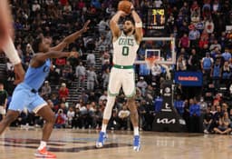 Jayson Tatum contre les Clippers face à Kobe Brown