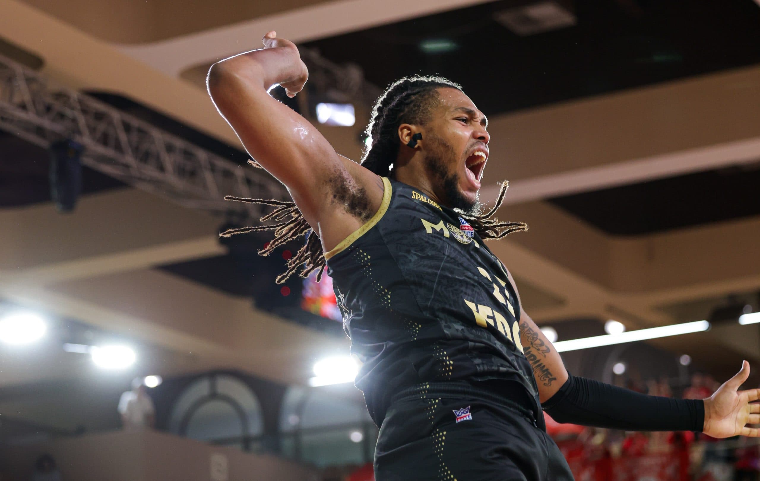 « Je tiens sincèrement à présenter mes excuses… » : Juhann Begarin sort du silence après la bagarre