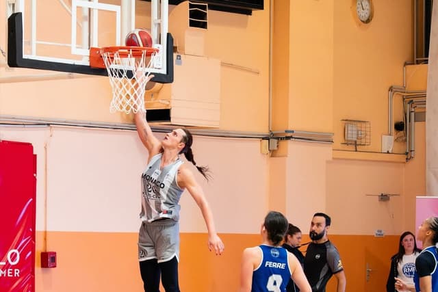 « Personne ne fait de transition pour faire du sport à haut niveau » : Julie Tetart prend la parole face aux critiques sur ses performances historiques avec Monaco