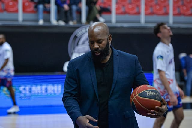 Julien Zoa plutôt que Jimmy Vérove dans le staff de Cholet