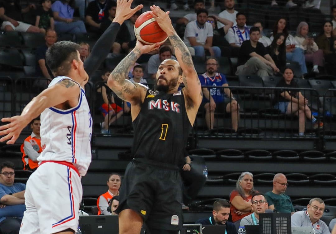 Champion de France 2018, Justin Cobbs prolonge l’aventure à Mersin, club turc engagé en BCL