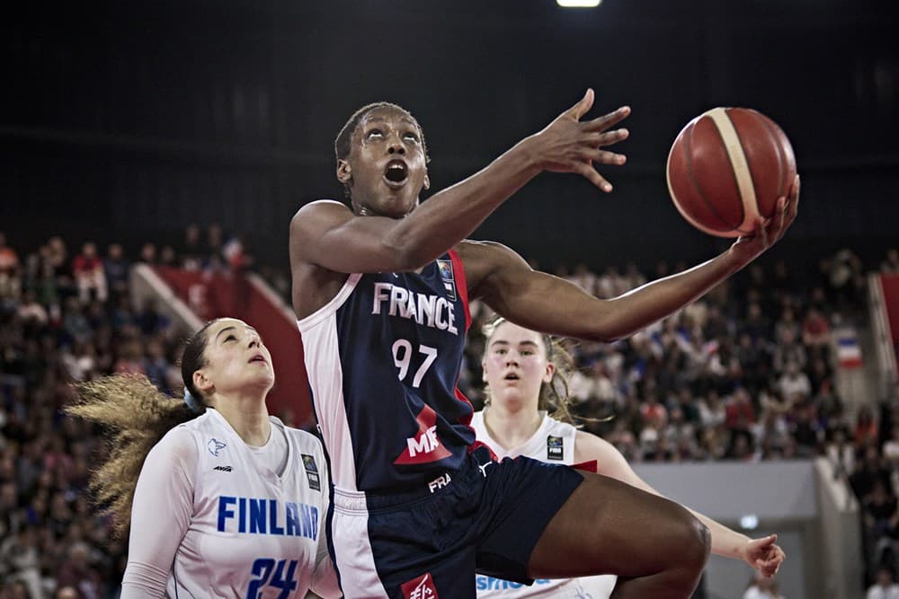 Kendra Chery en civil contre la Lituanie