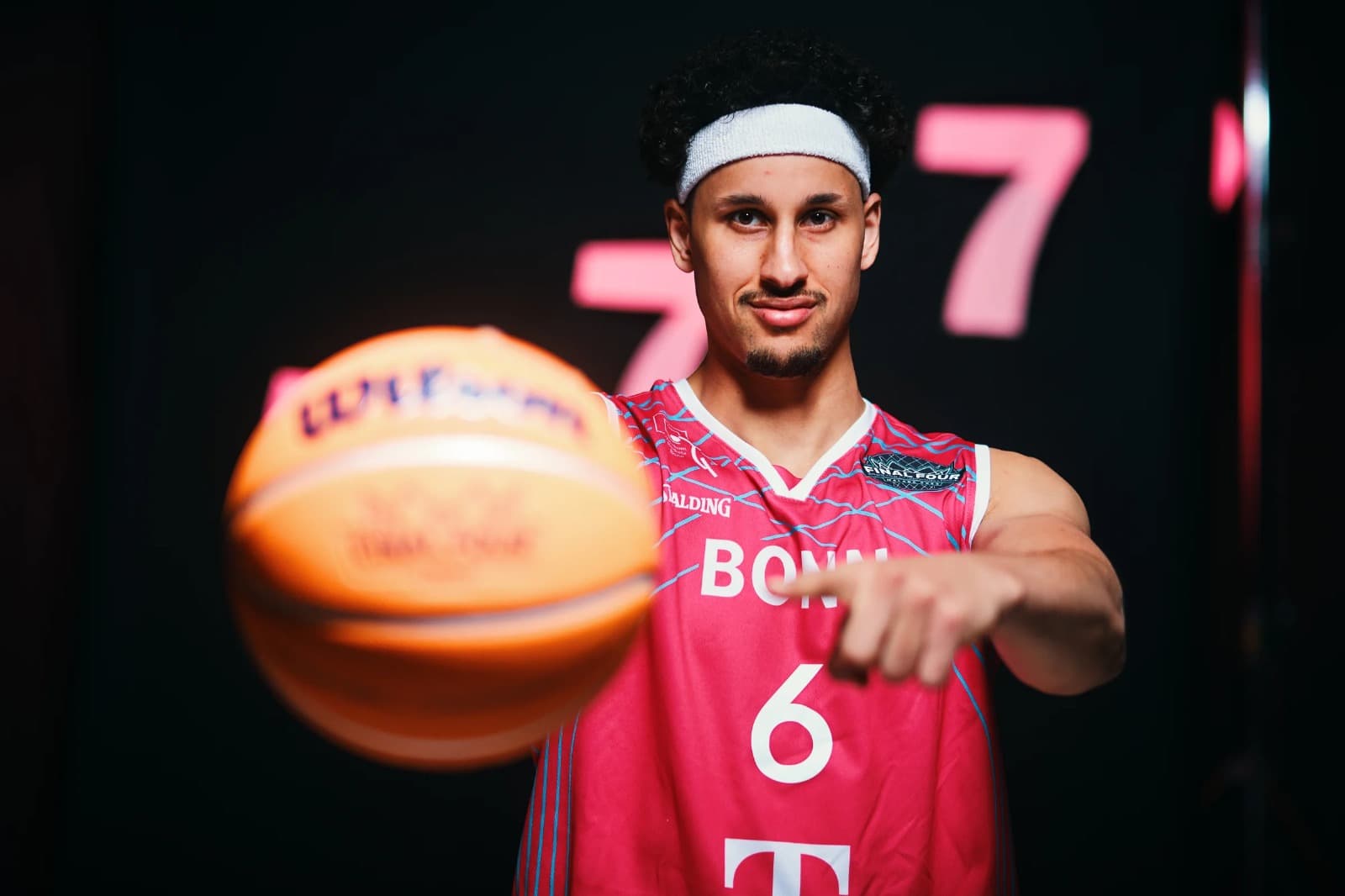 Comme au Paris Basketball champion d’EuroCup 2024, Michael Kessens est nommé capitaine de Bonn pour son retour au club