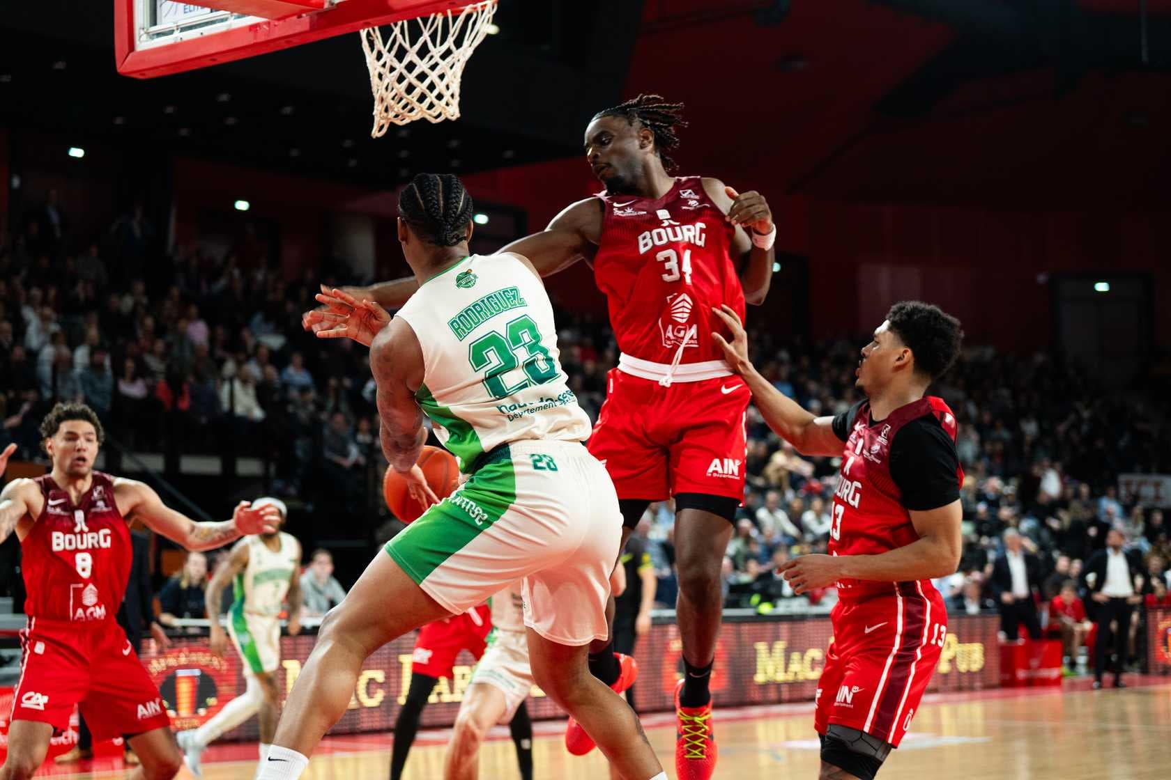 La JL Bourg s’en sort face à Nanterre