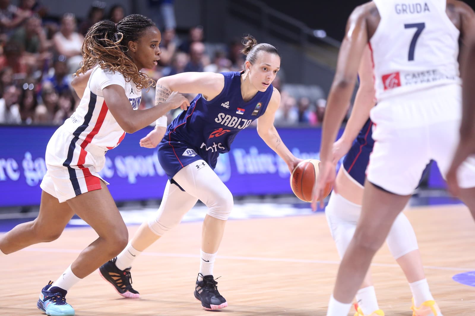 Sara Chevaugeon à l’infirmerie jusqu’en janvier, Kristina Topuzovic arrive chez les Flammes Carolo