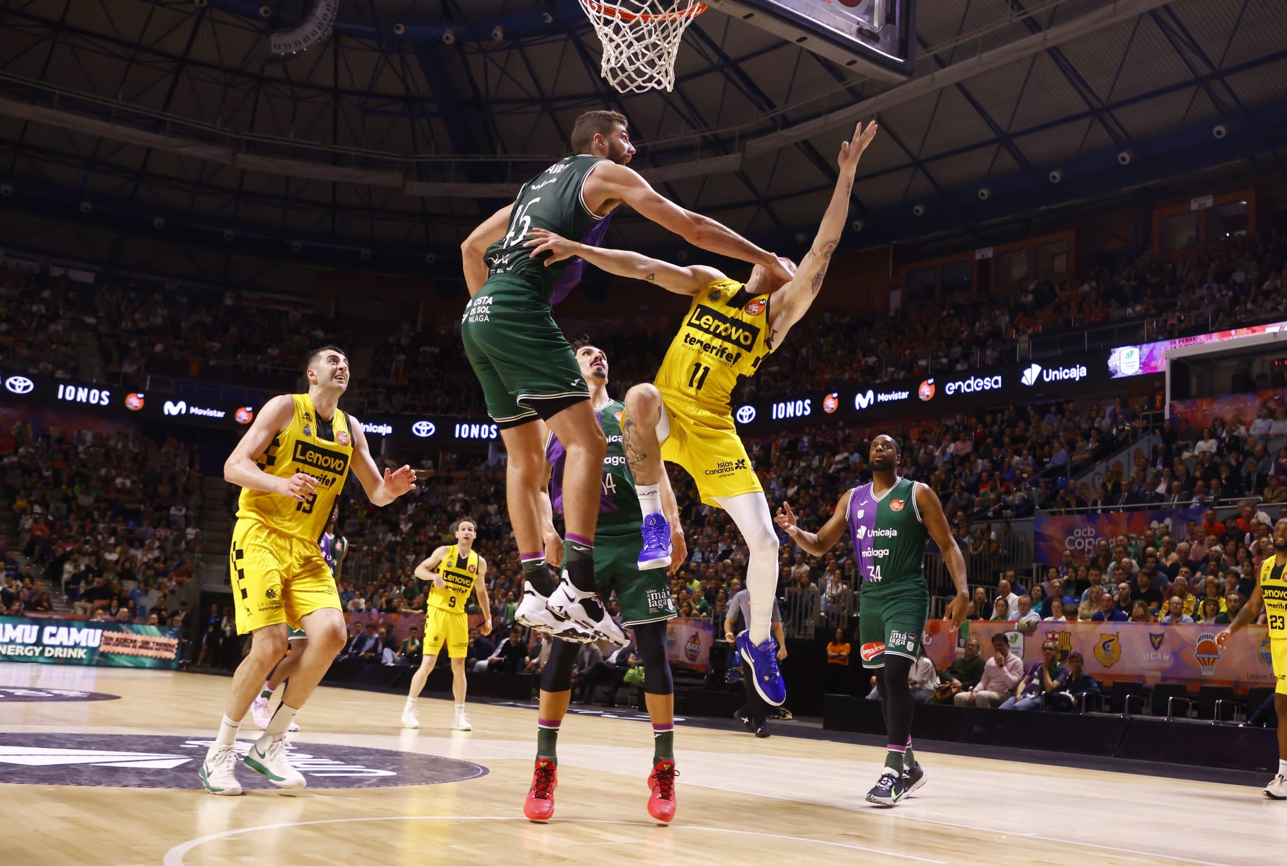 Tenerife sort Malaga, équipe hôte et tenant du titre !