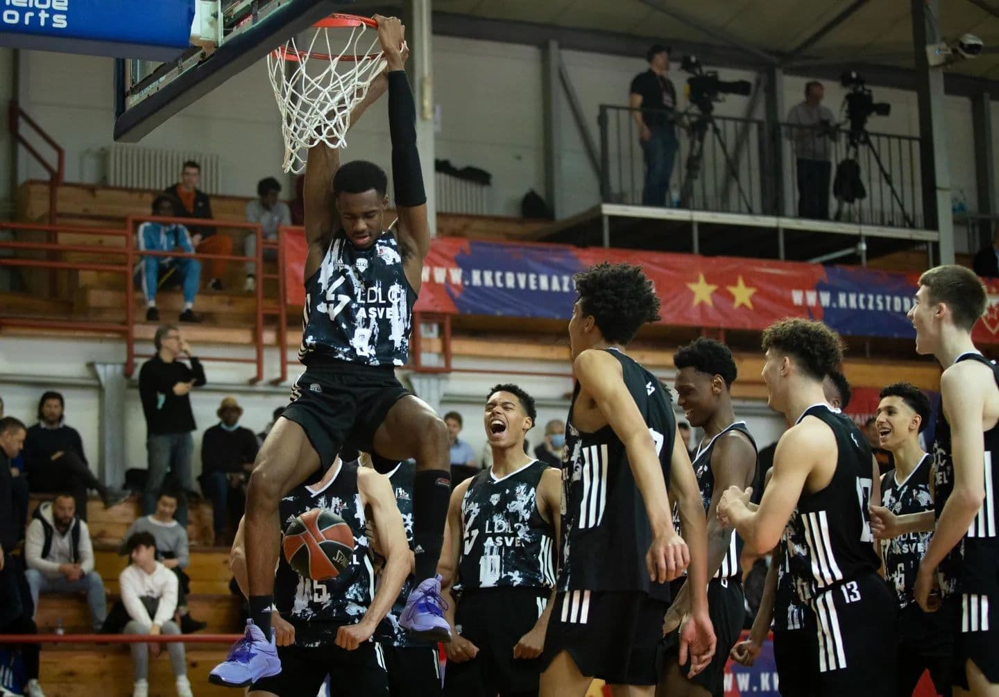 Kymany Houinsou et Pacôme Dadiet dans le cinq idéal du Next Generation Tournament 2022