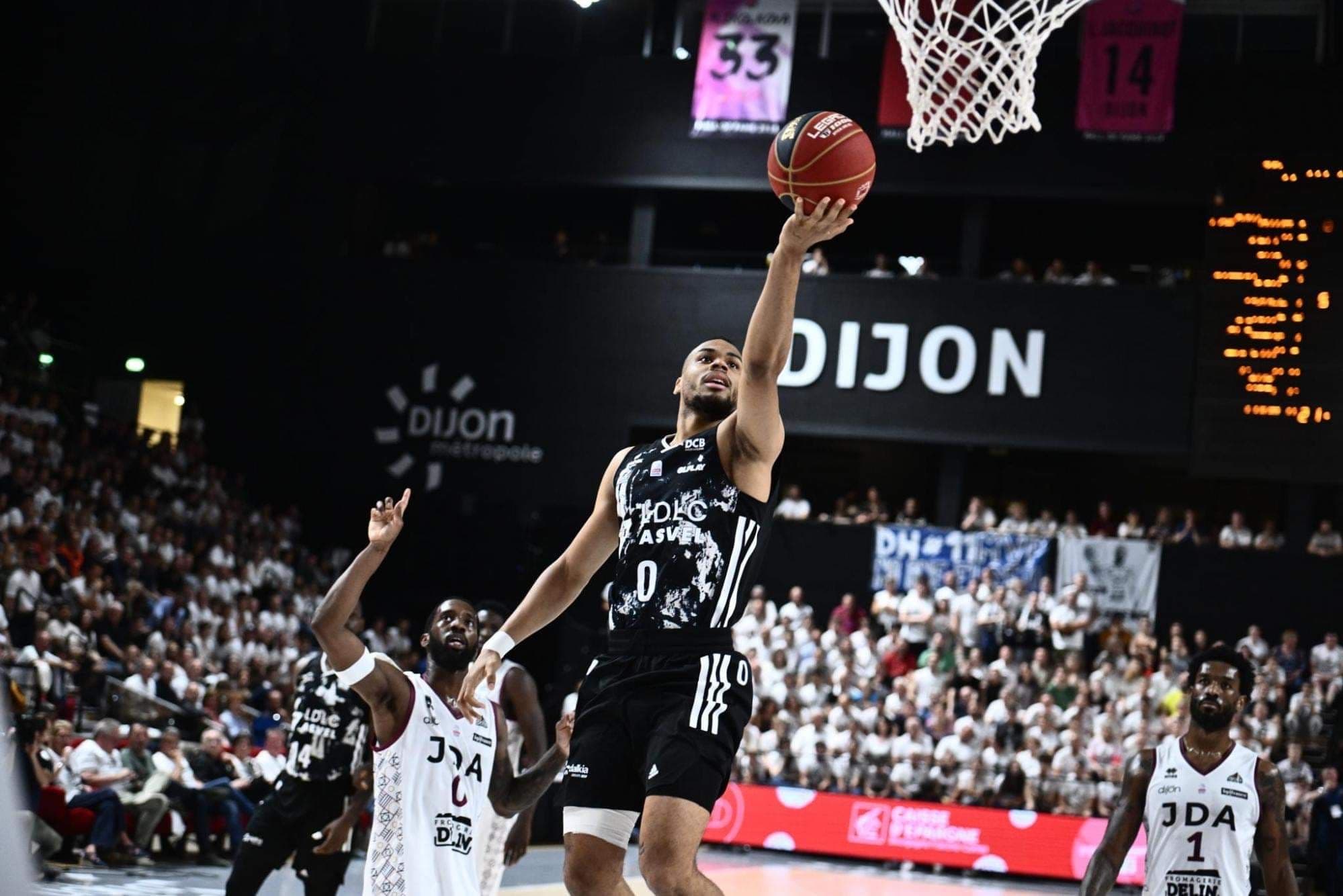 L’ASVEL ne fait qu’une bouchée de la JDA Dijon et fonce en finale