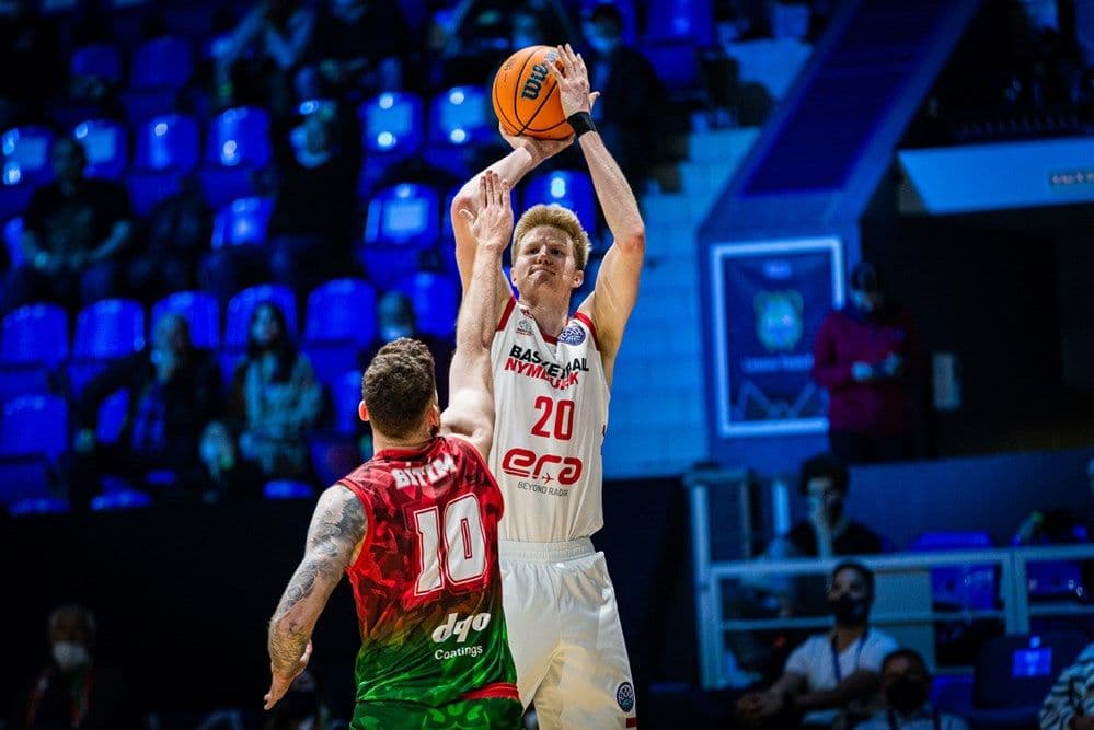 La JL Bourg fait venir l’intérieur Hayden Dalton