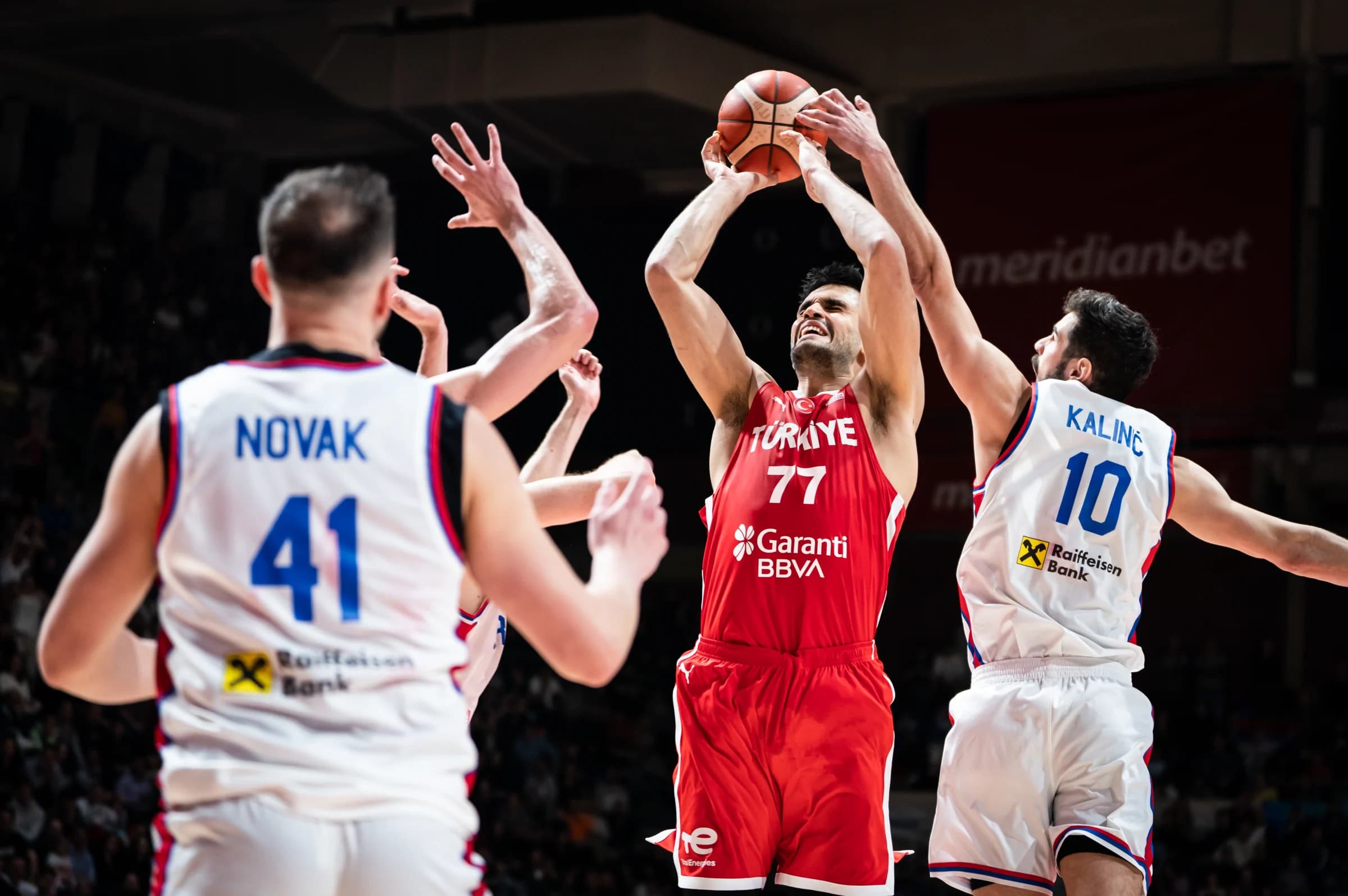 La Turquie bat la Serbie lors de qualifications pour la Coupe du Monde 2027