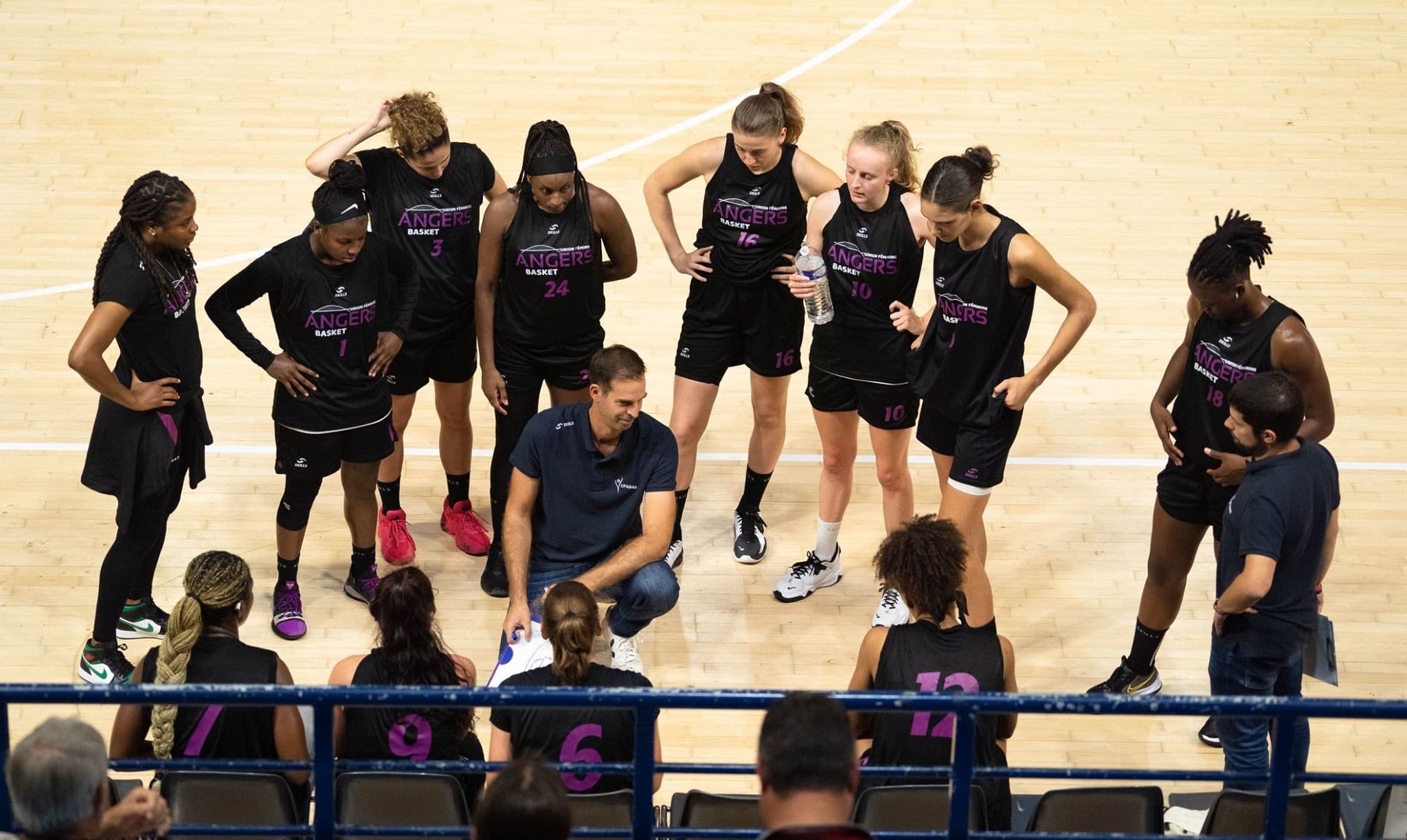 Landerneau s’impose chez l’ASVEL, Angers commence bien