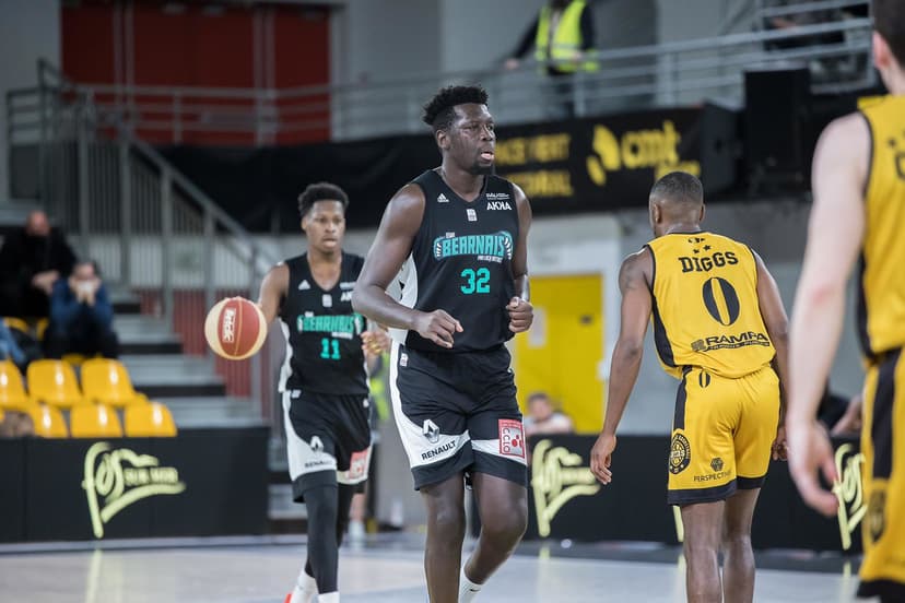 Landing Sané pigiste médical de Junior Etou à Fos Provence BeBasket