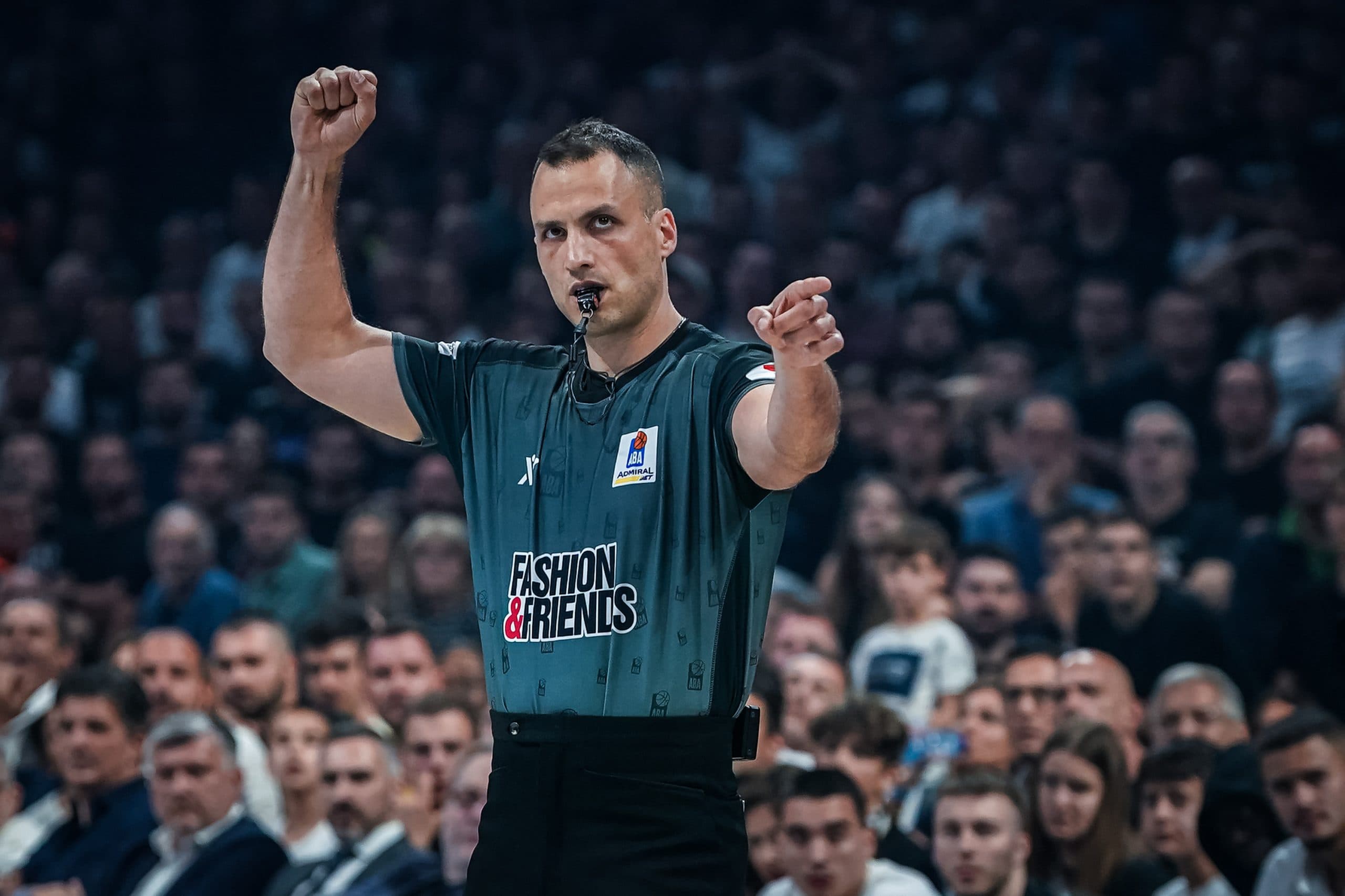 Uros Nikolic arrêté : l’arbitre d’EuroLeague soupçonné d’appartenir à un gang criminel