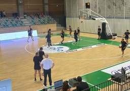 L'ASVEL Féminin, ici à l'échauffement, a perdu 57-38 à Montbrison pour son premier match de préparation