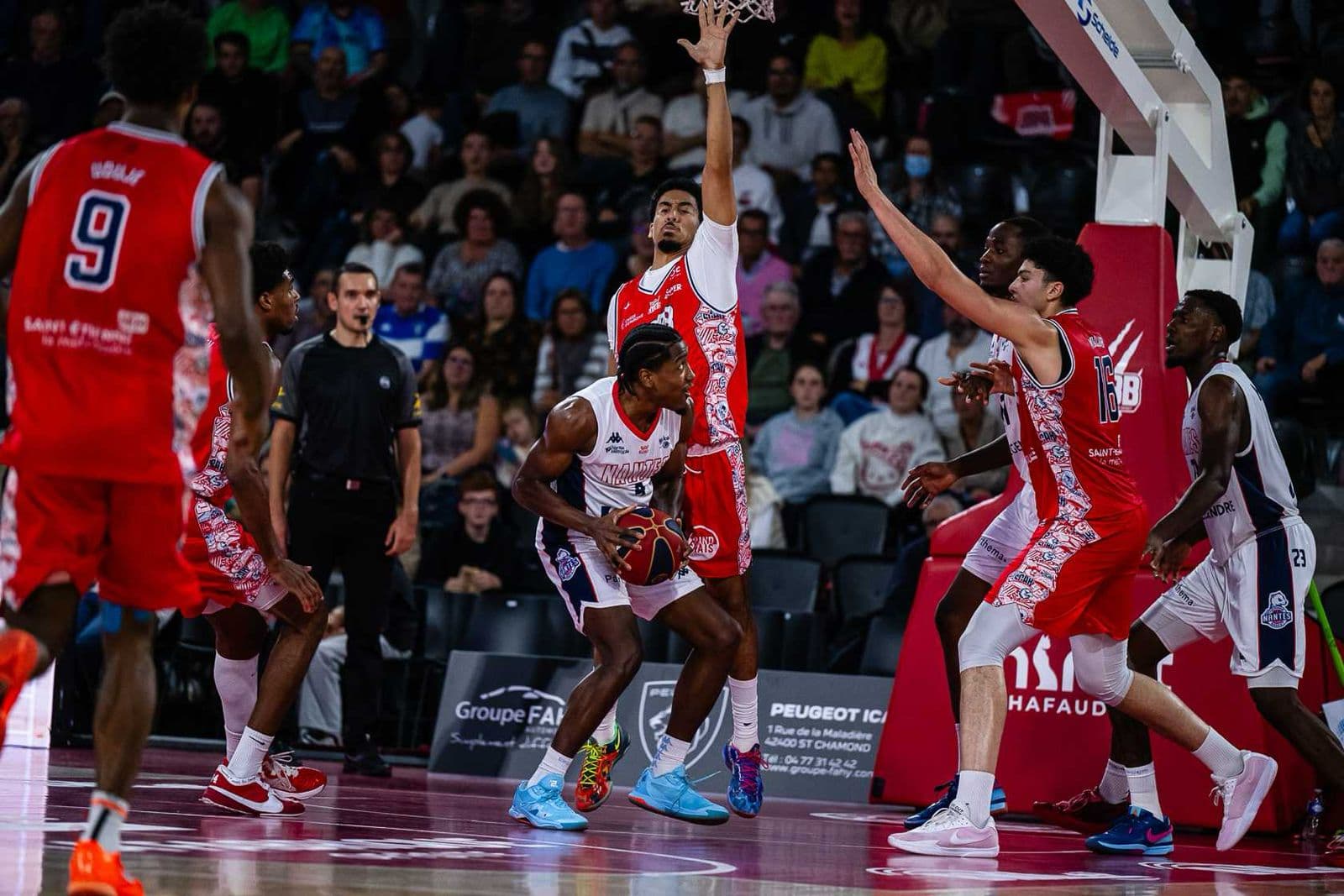 « On a eu peur que ce soit une crise cardiaque » : E.J. Dambreville hospitalisé et Christopher Manerlax absent avec Nantes face à Tours