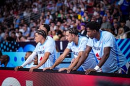Le banc de l'équipe de France durant le match contre la Géorgie