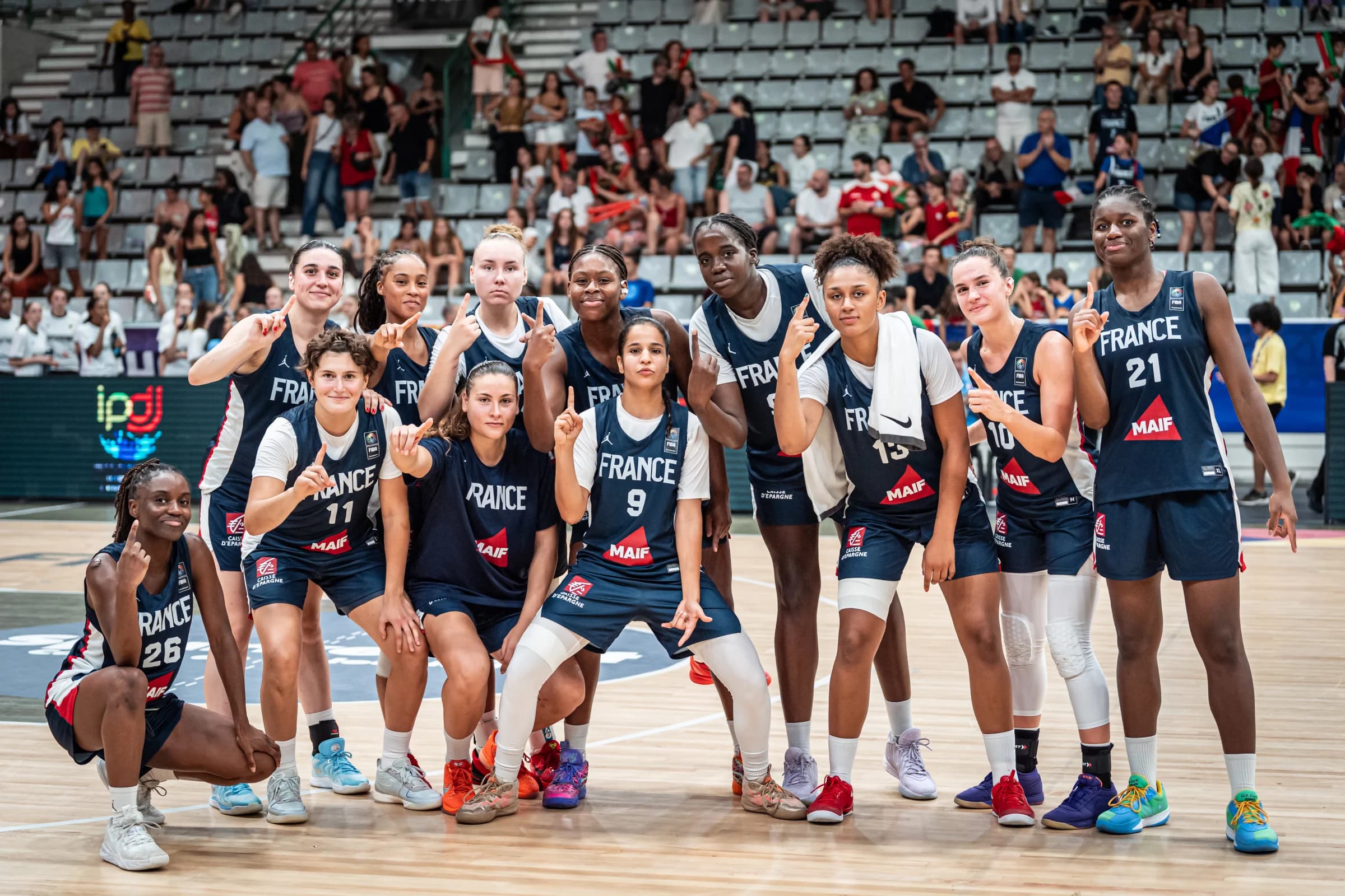 Entrée en fanfare pour l’équipe de France U20 féminine à l’EuroBasket