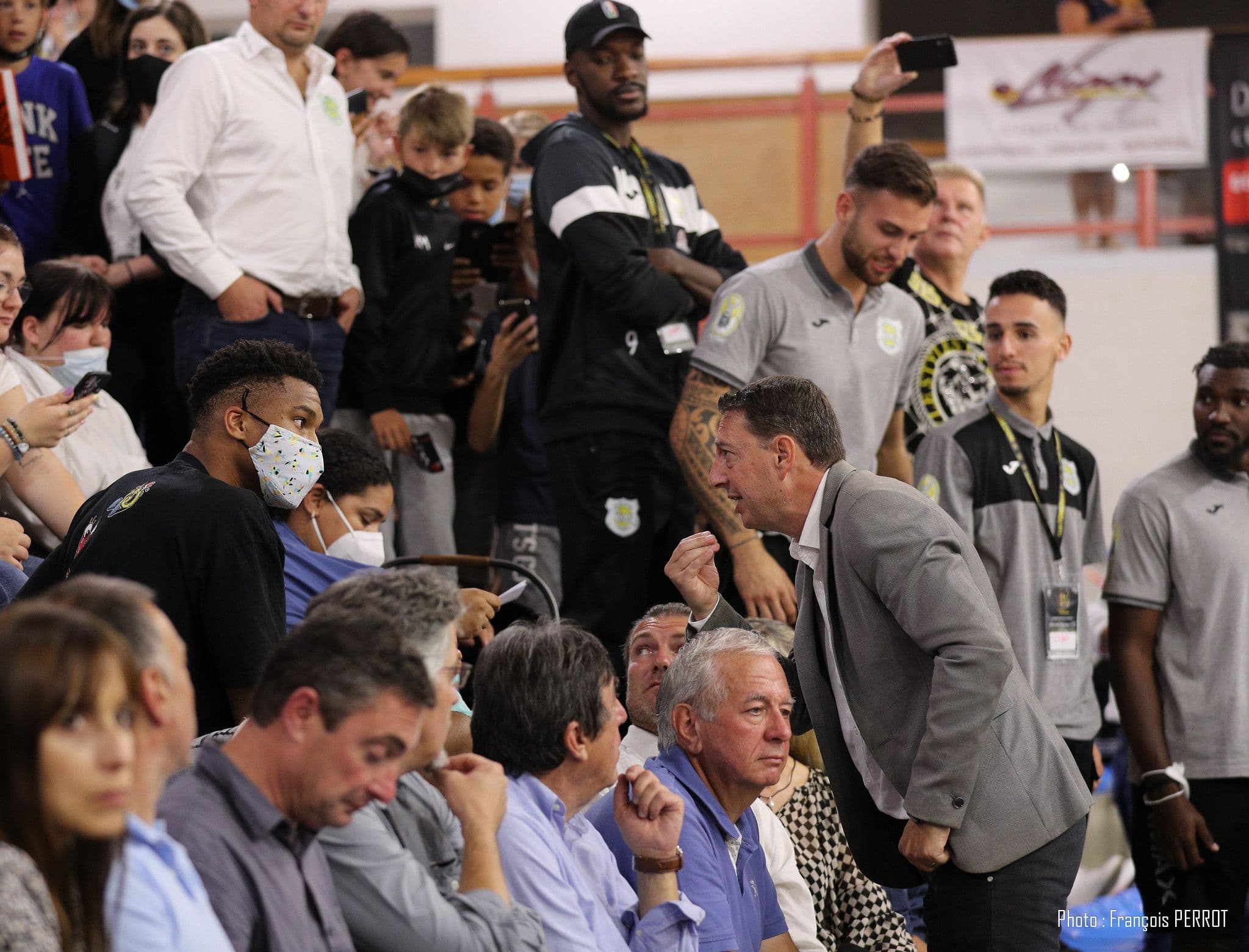 Les coulisses de la venue de Giannis Antetokounmpo à Feurs : « Vous avez votre pass sanitaire ? »